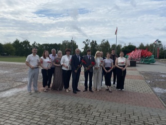 16 июля 2025 г. представители Гродненского агентства во главе с первым заместителем директора Геннадием Карповичем приняли участие в Народном возложении, посвящённом 81-й годовщине освобождения г. Гродно от немецко-фашистских захватчиков
