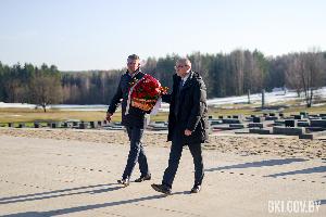 Представители Госкомимущества почтили память погибших в Хатыни